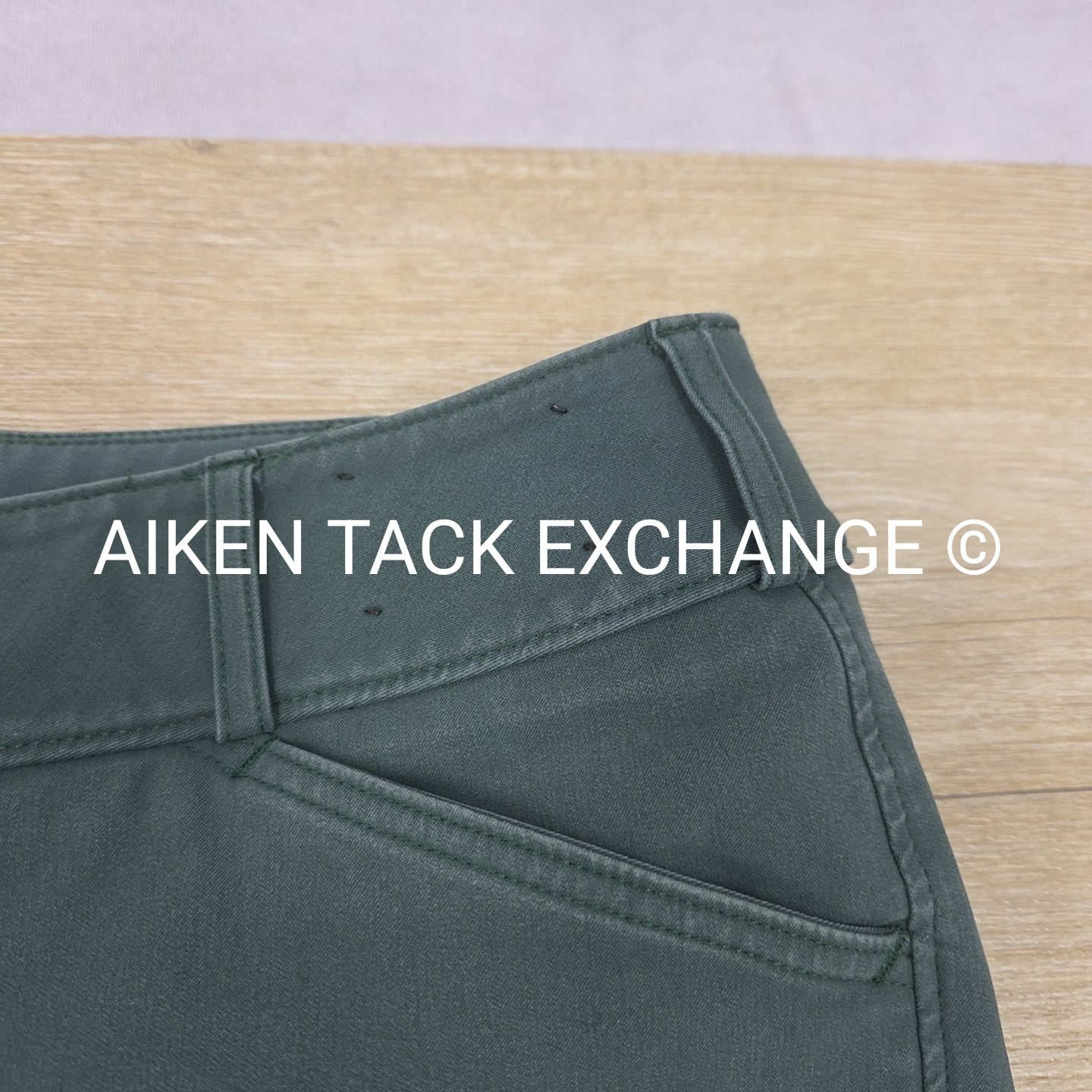 Tailored Sportsman Trophy Hunter Knee Patch Breeches, Size 32 R