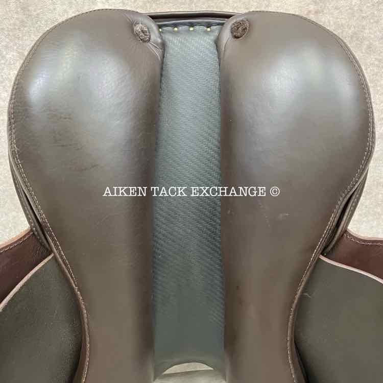 **SOLD** 2017 Bliss of London Close Contact Jump Saddle, 17" Seat, Extra Wide Tree, Wool Flocked Panels