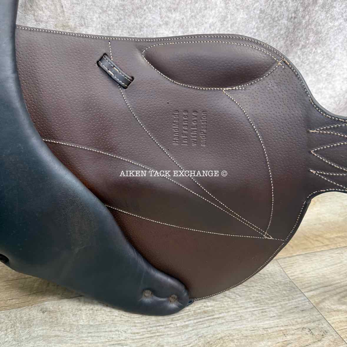 2018 Voltaire Lexington Monoflap Jump Saddle, 18.5" Seat, 2AA Flap, MW/W Tree, FIN Panels, Full Buffalo Leather