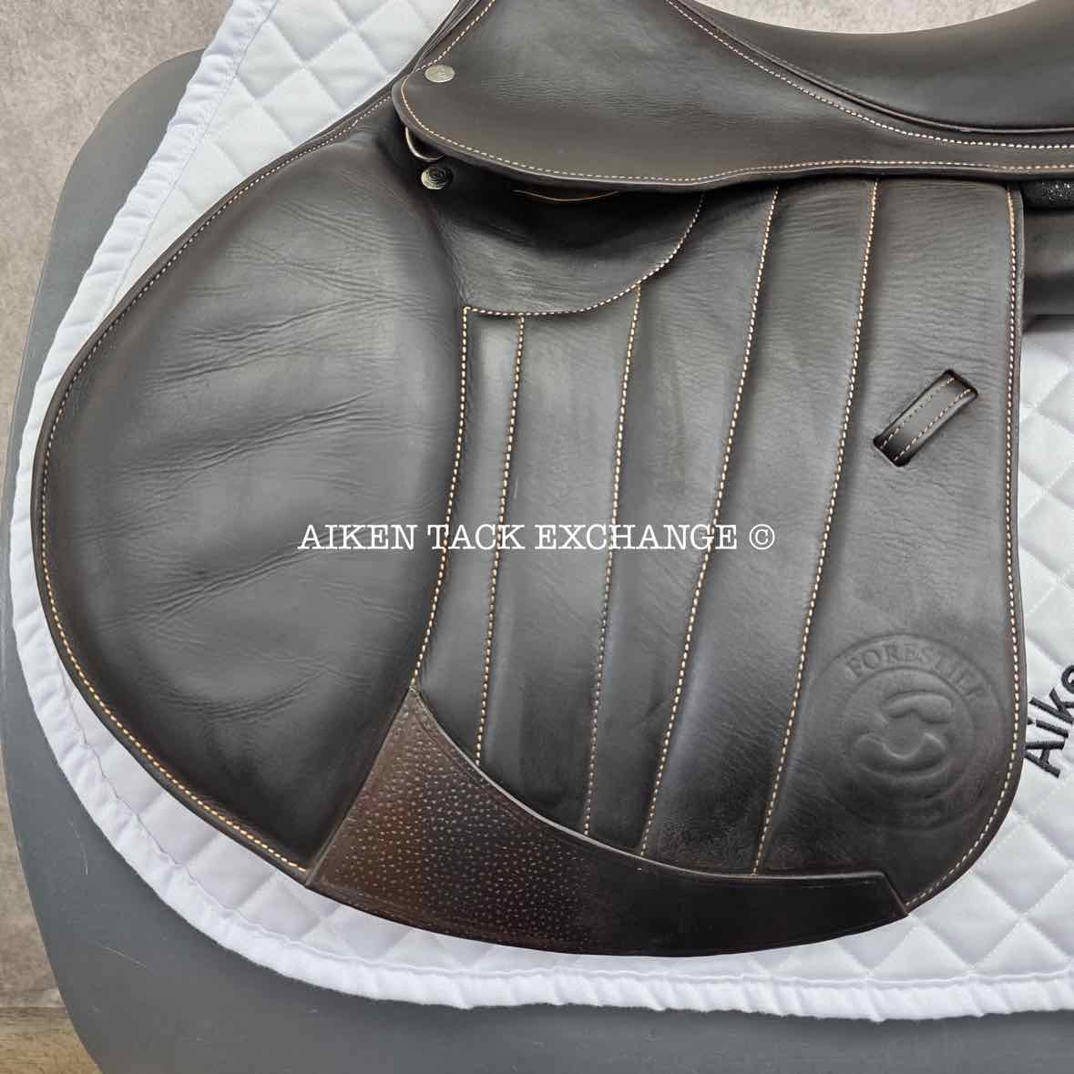 2024 Forestier Seoul Close Contact Jump Saddle, 17.5" Seat, 2AA Flap, MW/W Tree, PRO Panels, Full Buffalo Leather