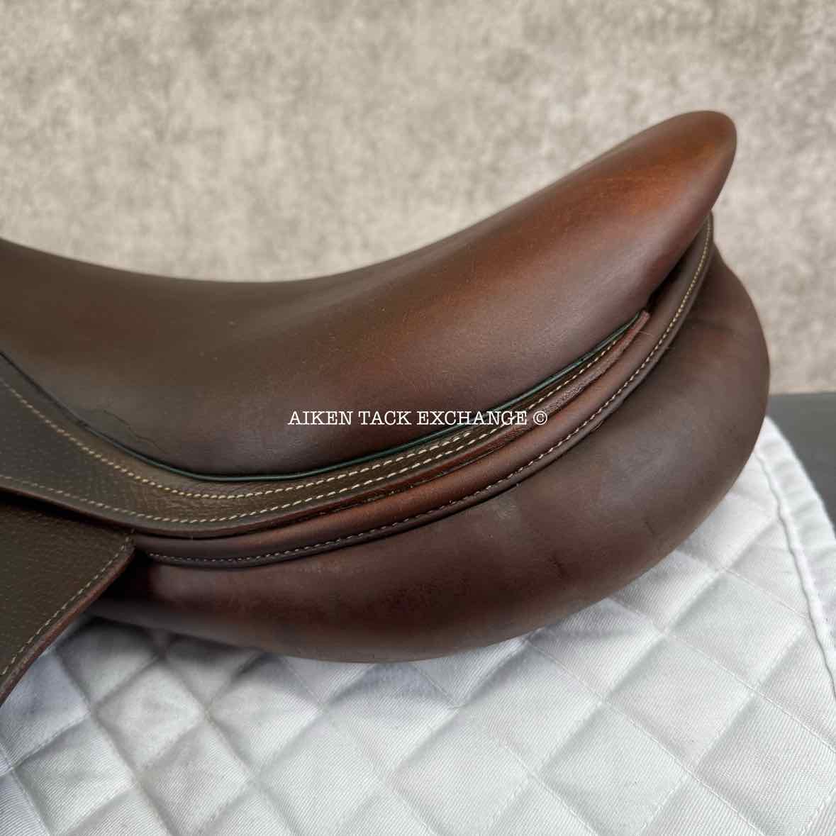 2009 Devoucoux Oldara Close Contact Jump Saddle, 17.5" Seat, 2A Flap, M/MW Tree, Foam Panels