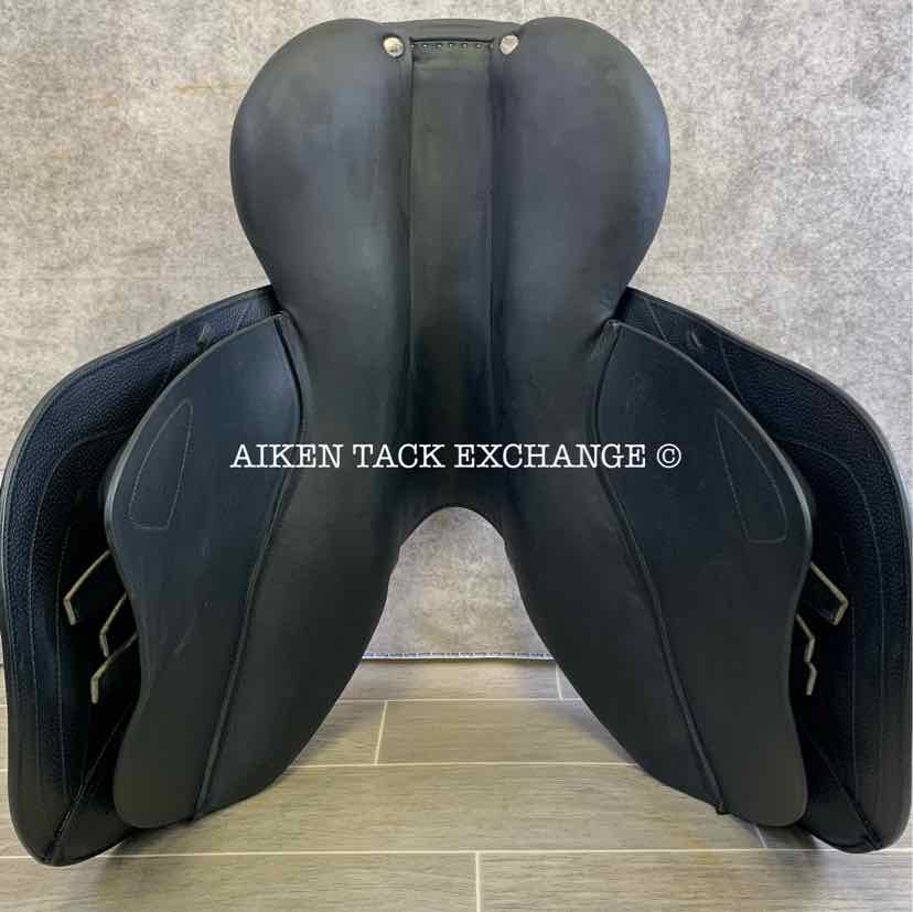 **SOLD** 2021 CWD SE06 Close Contact Jump Saddle, 18" Seat XTR, 4C Flap, Medium Tree, Foam Panels, Buffalo Leather