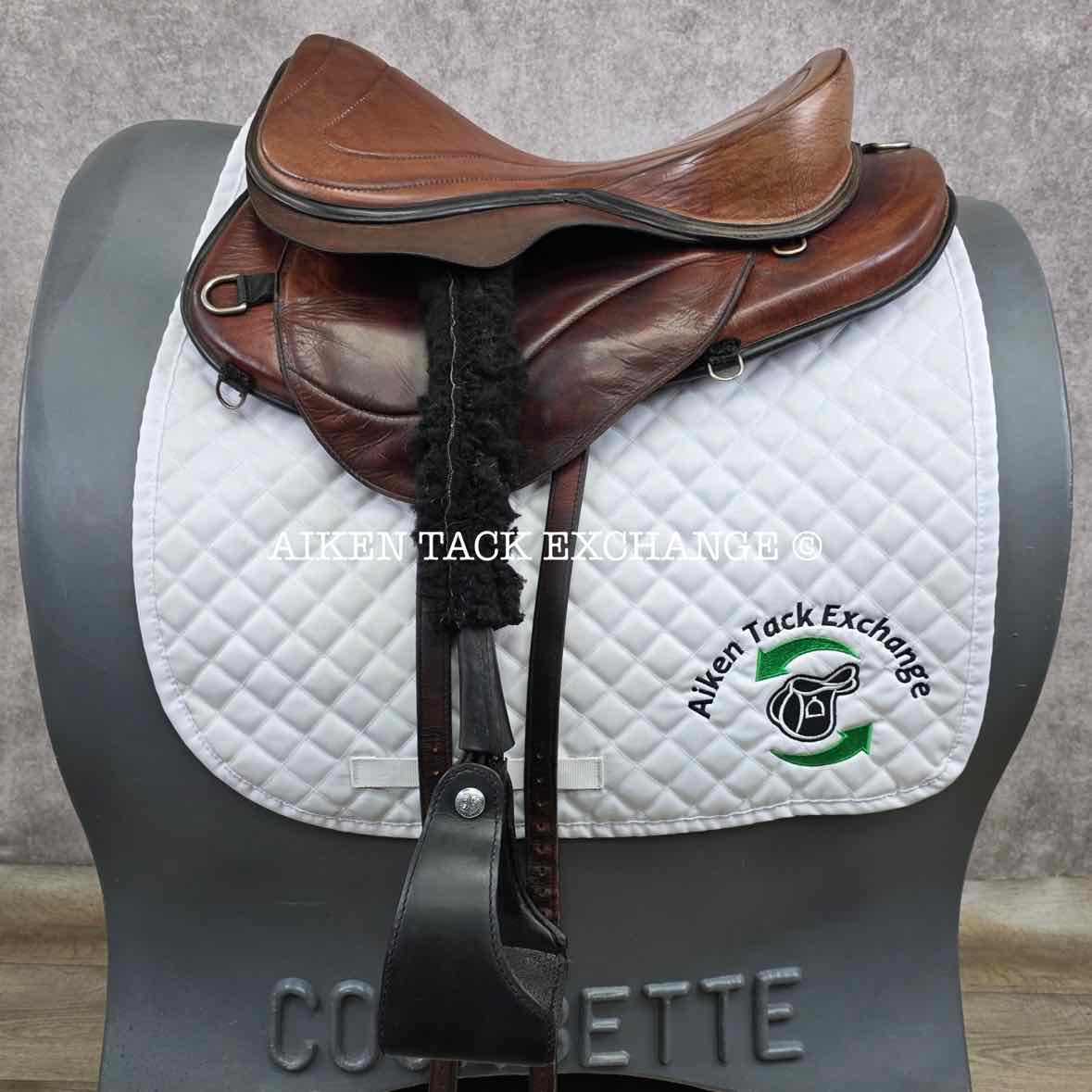 Freeform Lightweight Treeless Endurance Saddle, 17" Seat