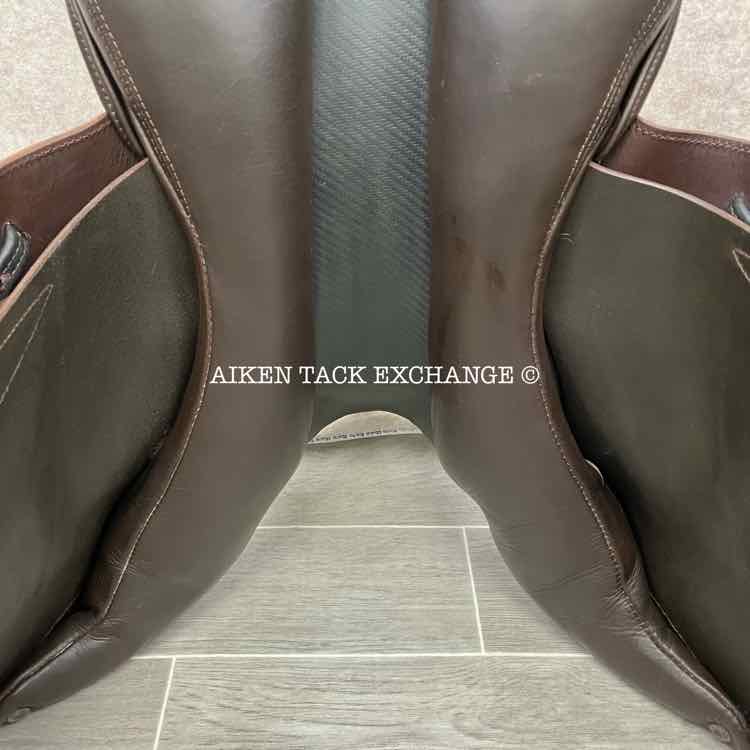 **SOLD** 2017 Bliss of London Close Contact Jump Saddle, 17" Seat, Extra Wide Tree, Wool Flocked Panels