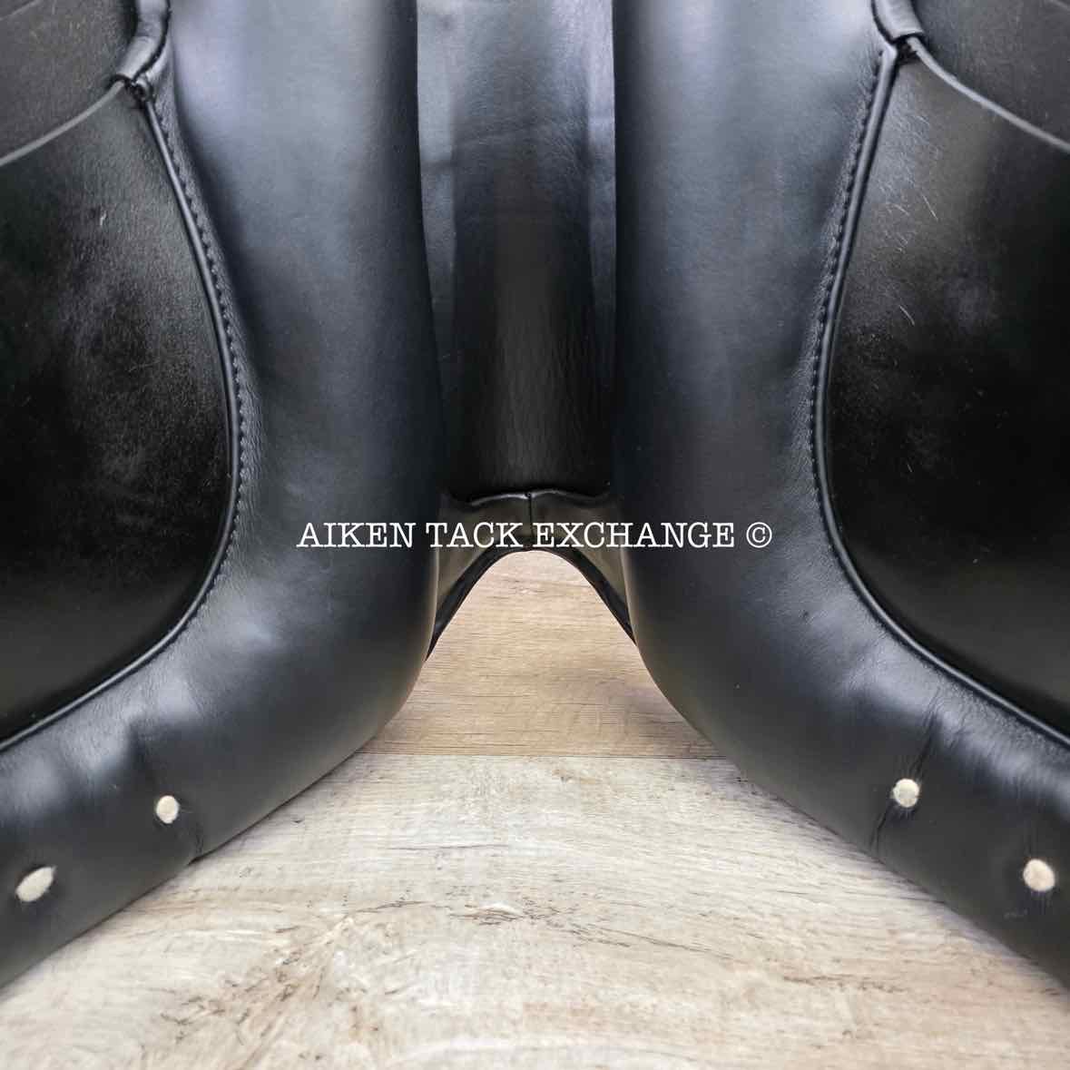 **On Trial** 2013 Lovatt & Ricketts Berkeley Dressage Saddle, 17" Seat, M/MW Tree, Wool Flocked Panels