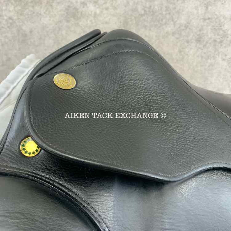 **SOLD** 2000 Prestige Dressage 2000 Saddle, 17.5" Seat, 34 Tree - M/MW, Wool Flocked Panels