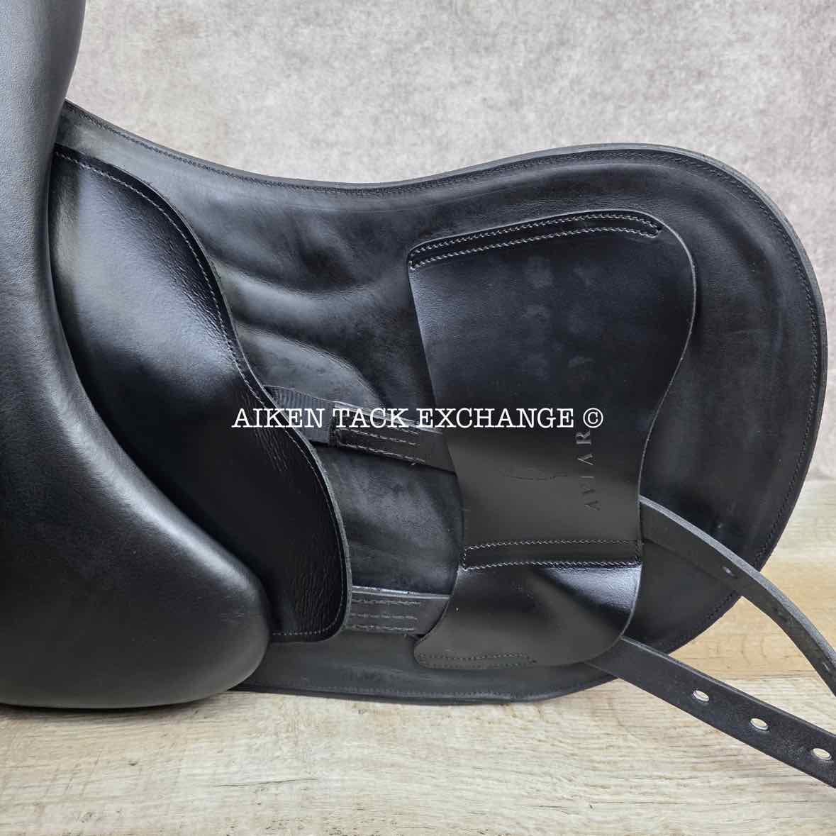 2022 Aviar Rook 2.0 Monoflap Dressage Saddle, 18" Seat, Adjustable Tree, Foam Panels