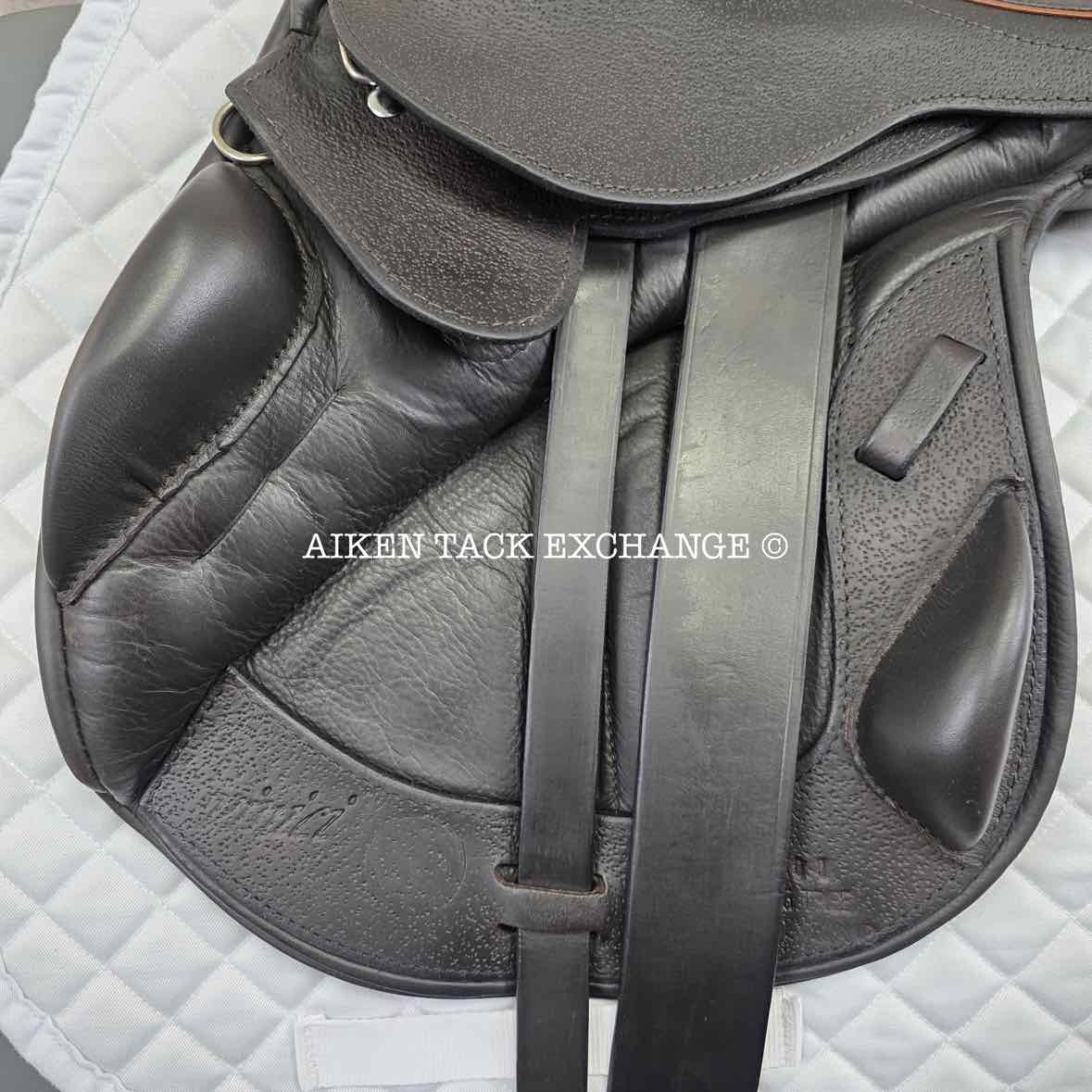 2022 Black Country Vinici Solare Monoflap Jump Saddle, 17" Seat, Wide Tree, Wool Flocked Panels