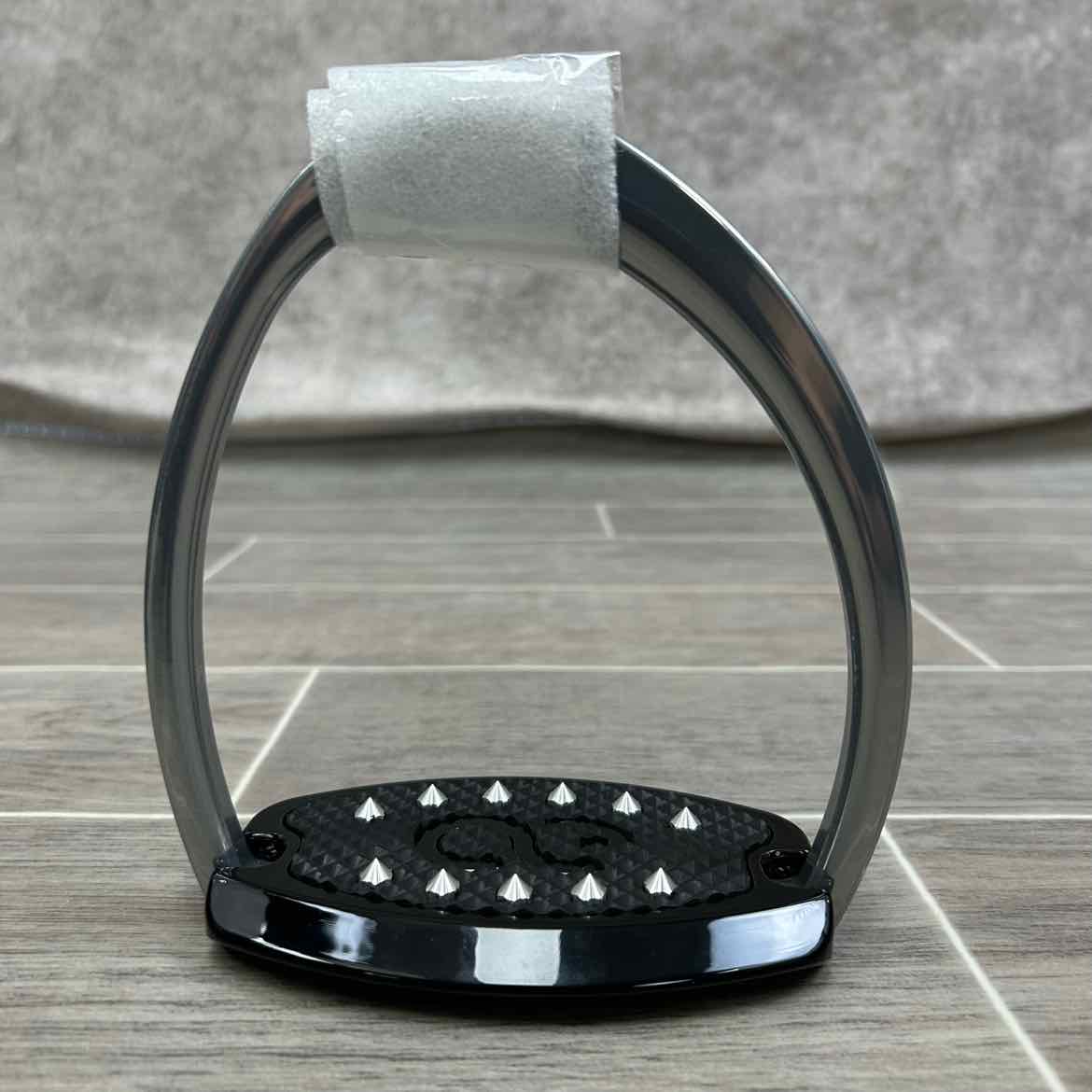 American Equus E'Lan Stirrups, 4.75