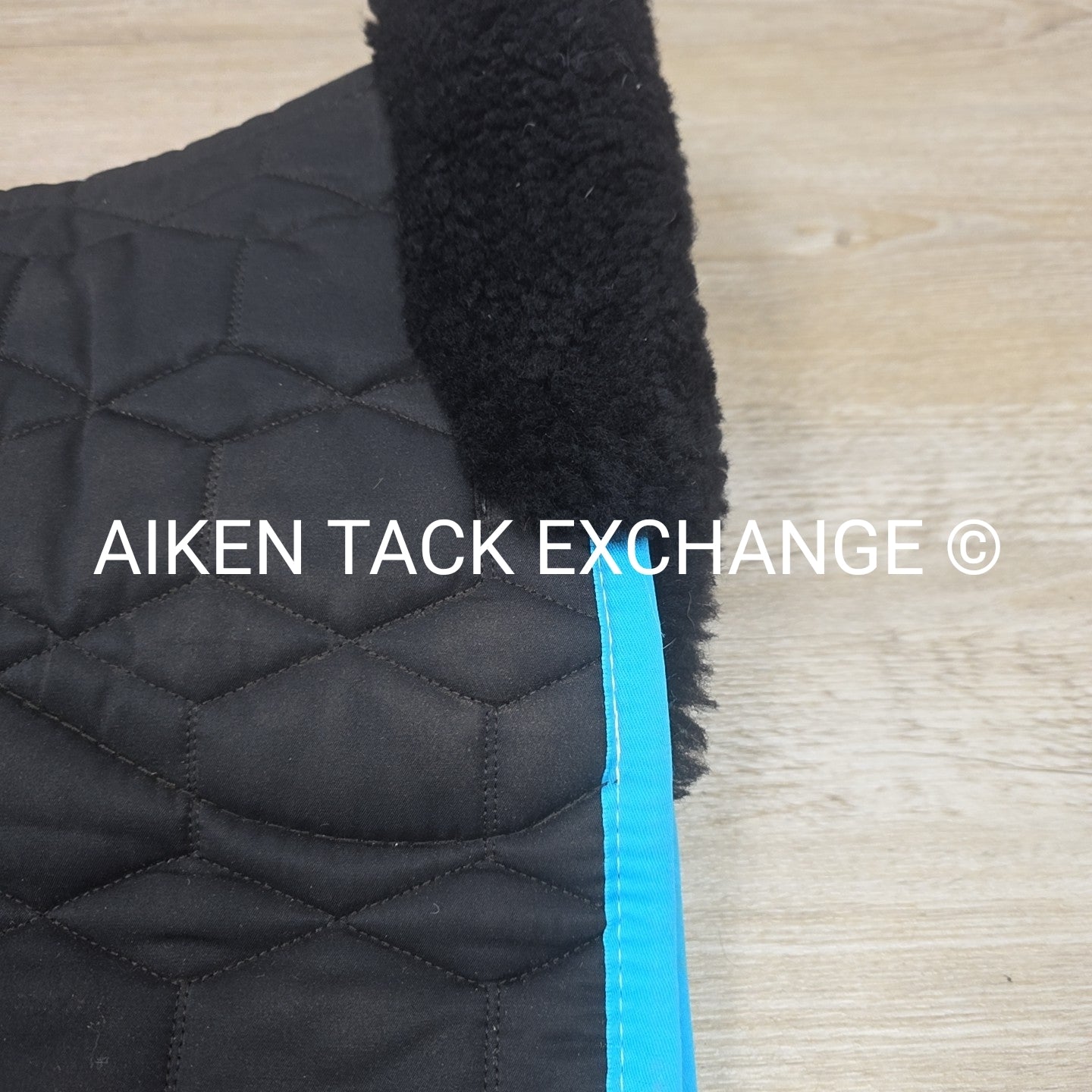 Mattes Dressage Trekking Saddle Pad with Sheepskin, Size Medium