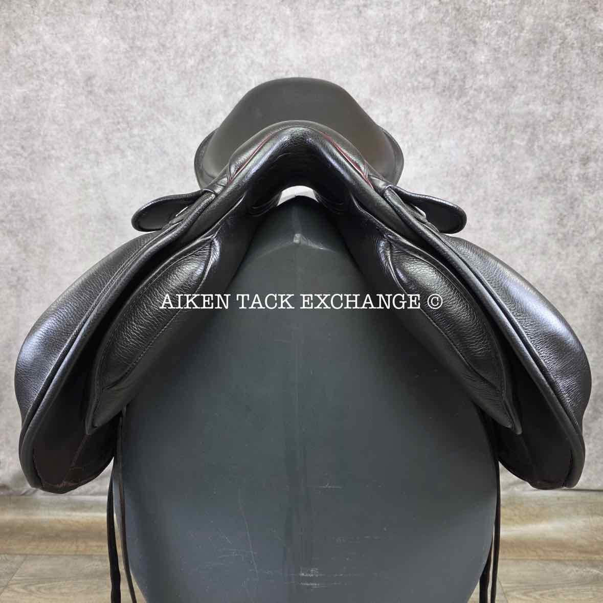 2023 Kent & Masters Competition Series Monoflap XC Jump Saddle, 17.5" Seat, Adjustable Tree - Changeable Gullet, Wool Flocked Panels