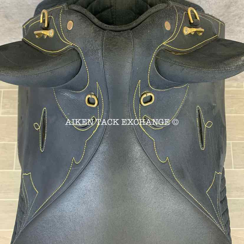 **SOLD** Wintec Pro Stock Australian Saddle, 17" / 17.5" Seat - Large, Adjustable Tree - Changeable Gullet, CAIR Panels