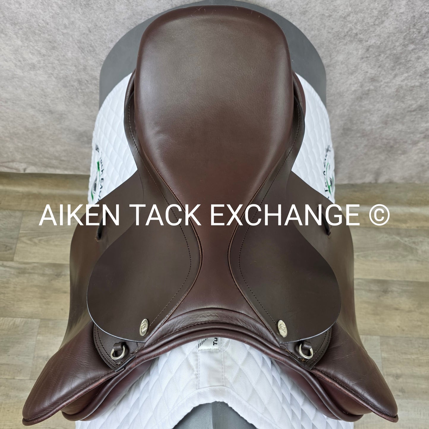 **SOLD** 2010 Duett Presto Close Contact Jump Saddle, 17" Seat, XX-Wide Hoop Tree, Wool Flocked Panels