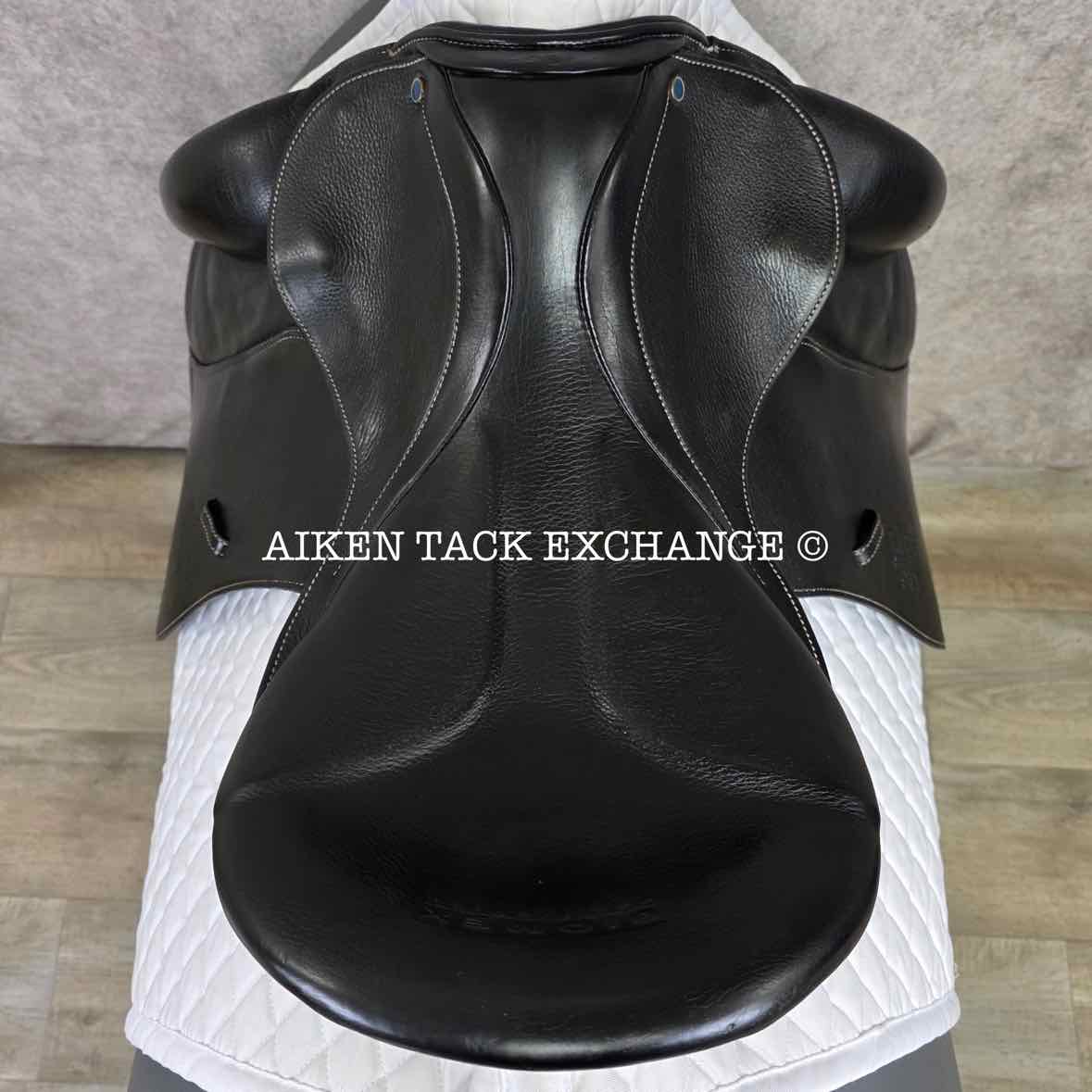 2015 Stubben Genesis Deluxe CL NT Dressage Saddle, 17.5" Seat with Biomex, 28cm Tree - Medium Narrow, Wool Flocked Panels