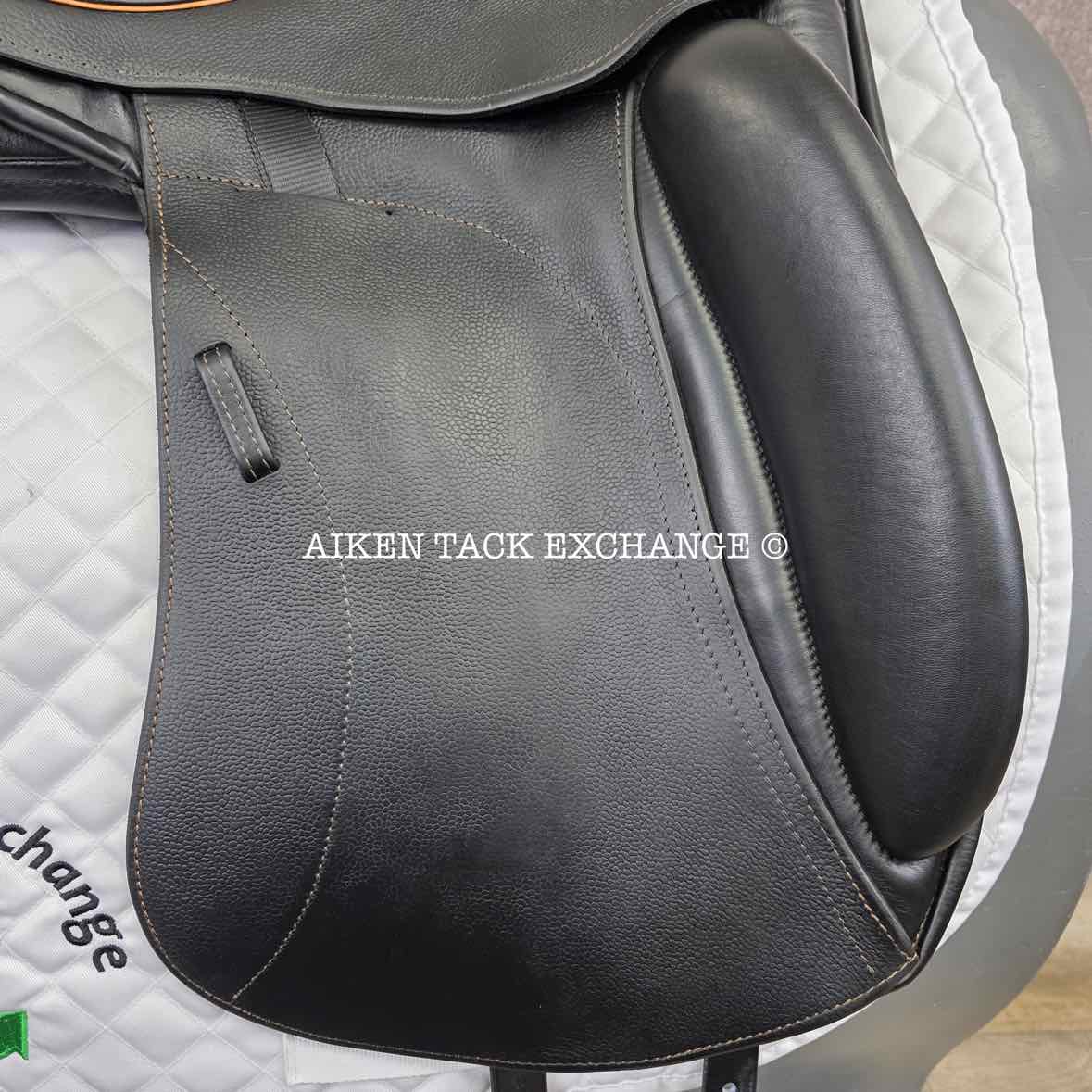 **SOLD** 2019 Custom Saddlery Icon Alpha Monoflap Dressage Saddle, 17.5" Seat, Adjustable Tree, Wool Flocked Panels