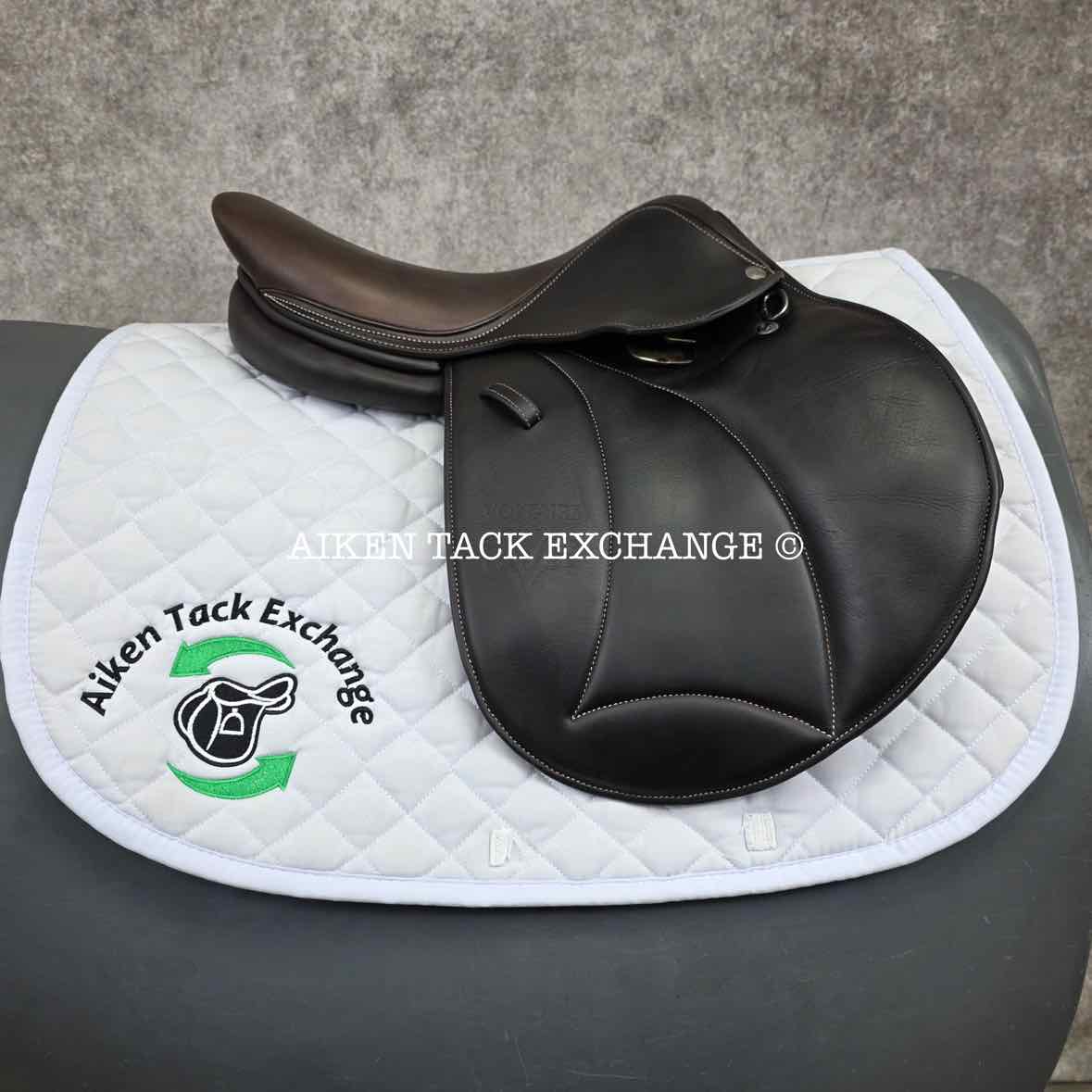 2022 Voltaire Welli Close Contact Jump Saddle, 15.5" Seat, 0A Flap, M/MW Tree, Foam FIN Panels