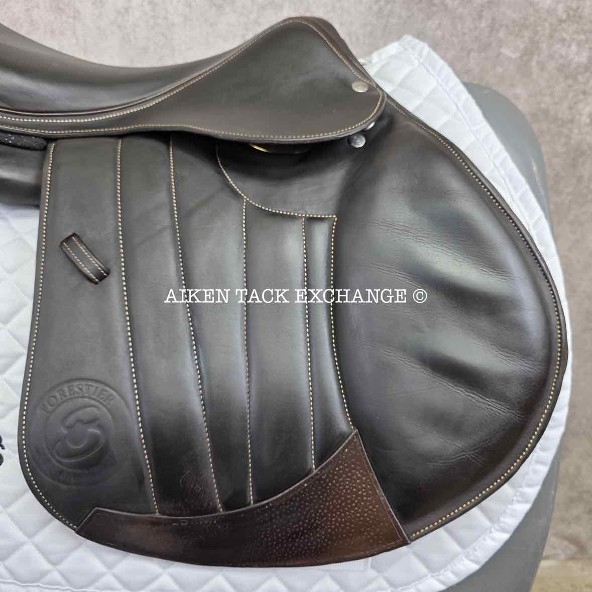 2024 Forestier Seoul Close Contact Jump Saddle, 17.5" Seat, 2AA Flap, MW/W Tree, PRO Panels, Full Buffalo Leather