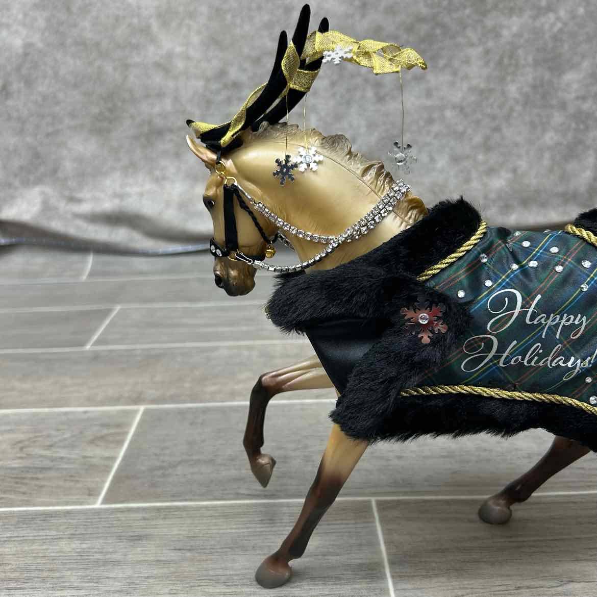 Breyer Highlander 2023 Christmas Holiday Horse with Blanket