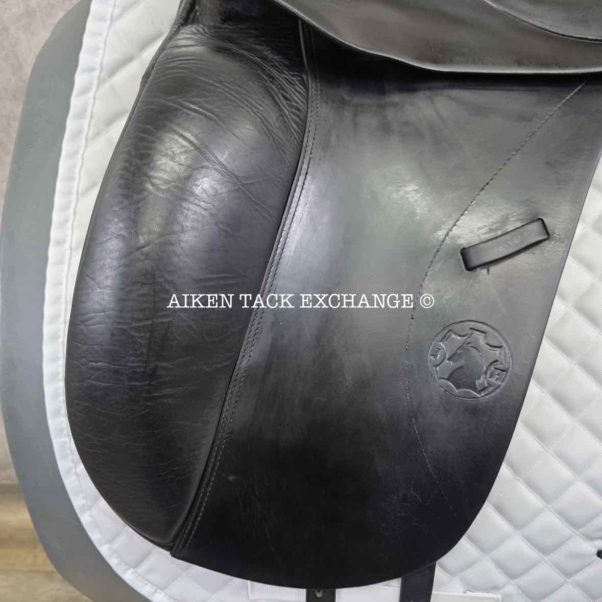 2003 Hennig Dressage Saddle, 17" Seat, Medium Narrow Tree, Wool Flocked Panels