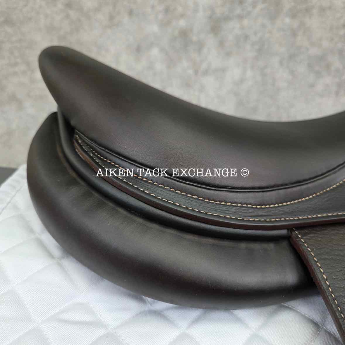 **SOLD** 2015 Voltaire Palm Beach Close Contact Jump Saddle, 17" Seat, 2A Flap, Medium Wide Tree, FIN Panels