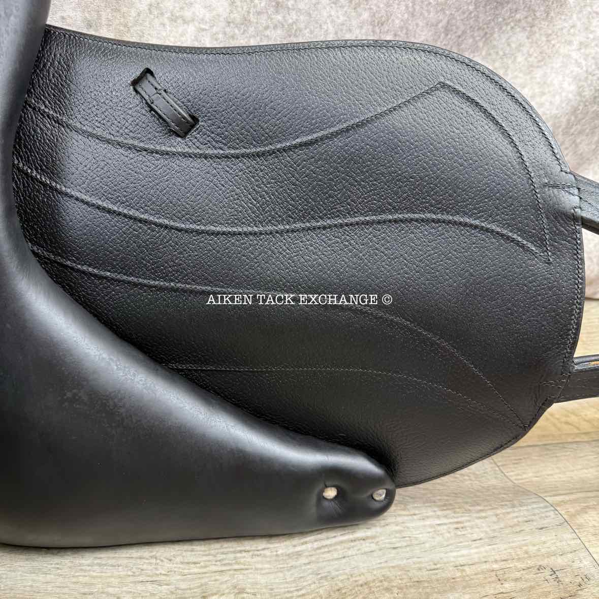 2015 Devoucoux Makila O Monoflap Dressage Saddle, 18" Seat, 1 Flap, Medium Wide Tree, D3D Panels, Full Buffalo Leather