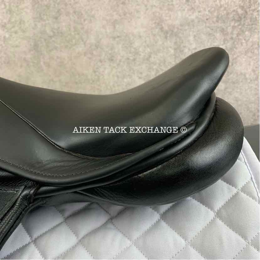 **SOLD** 2020 Berney Brothers Grand Olympic Monoflap Jump Saddle, 17" Seat, Medium Tree, Wool Flocked Panels
