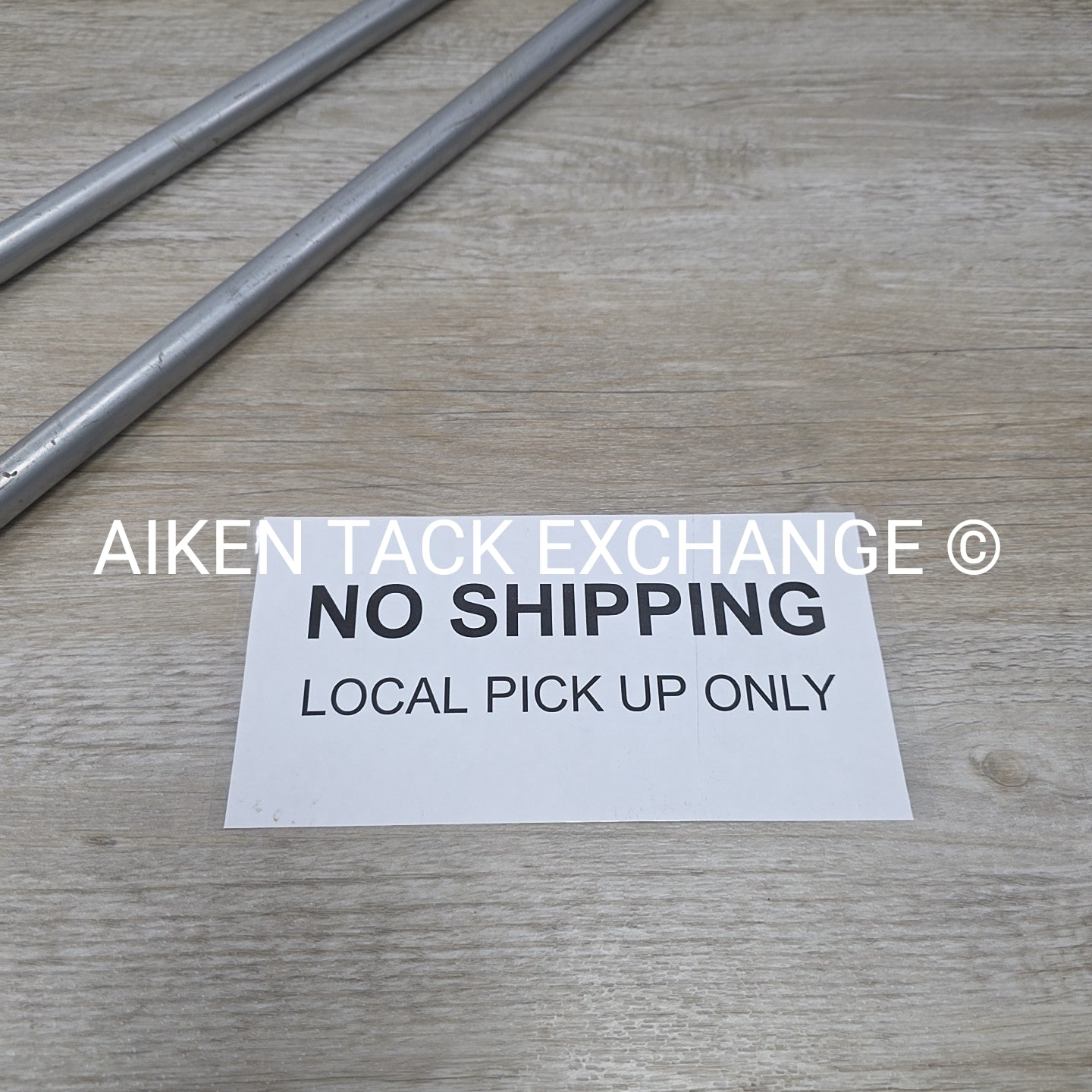 Swinging Metal Blanket Bar Rack with Wall Mounting Bracket