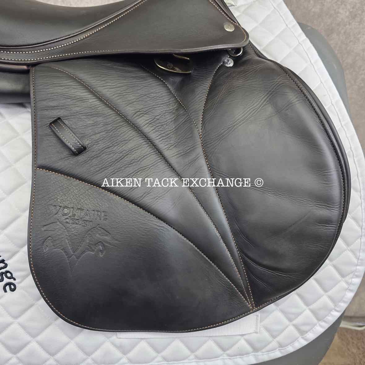 2019 Voltaire Blue Infinite Close Contact Jump Saddle, 17" Seat, 2A Flap, Medium Wide Tree, PRO Panels, Full Buffalo Leather