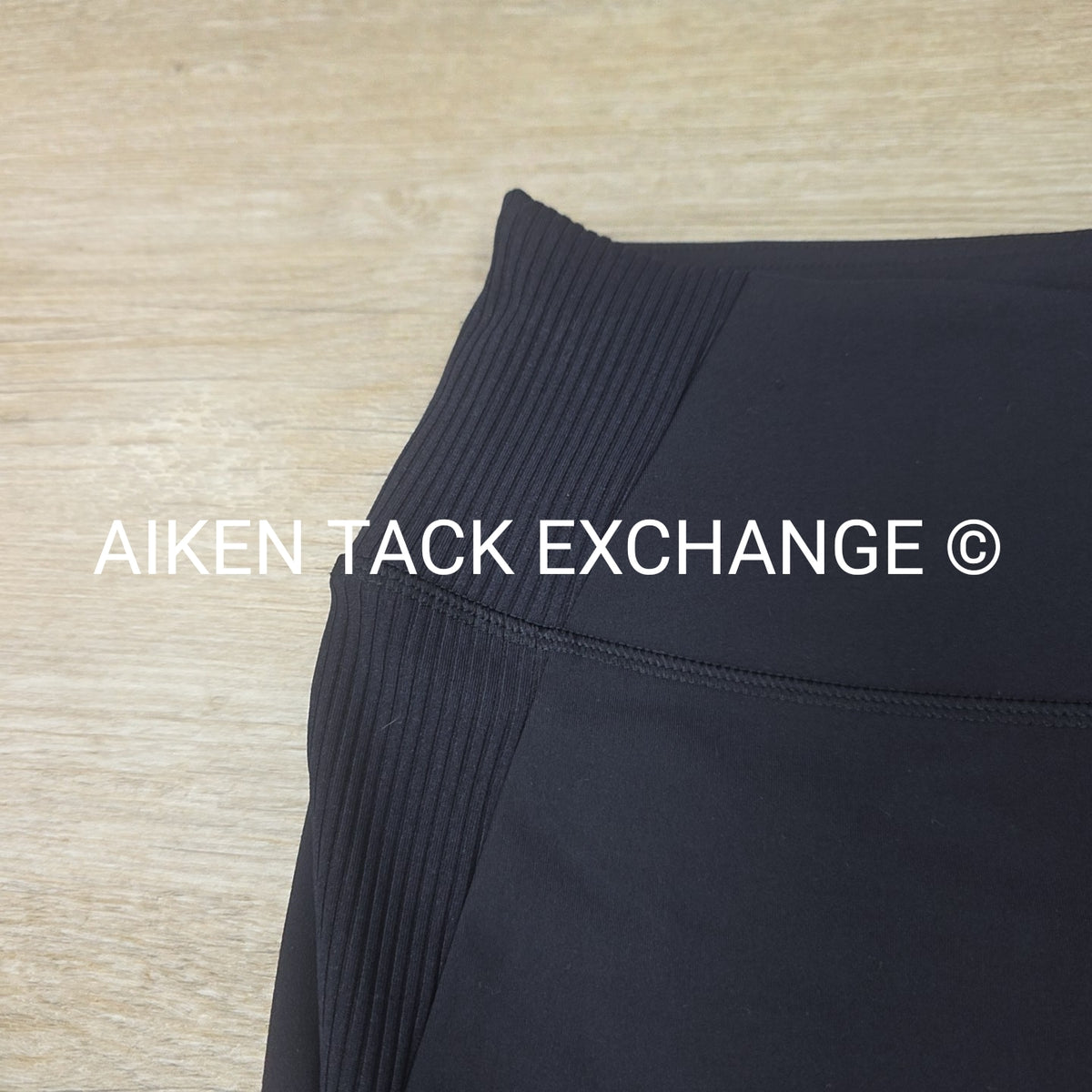 Avalanche Outdoor Supply Co. Compression Leggings, Size Medium