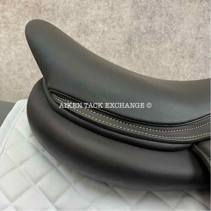 2022 Voltaire Stuttgart Close Contact Jump Saddle, 17.5" Seat, 3AA Flap, Medium Wide Tree, PRO Panels, Full Buffalo Leather