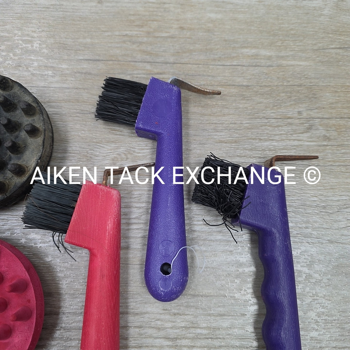 BARGAIN BUNDLE: 3 Hoof Picks & 3 Curry Combs