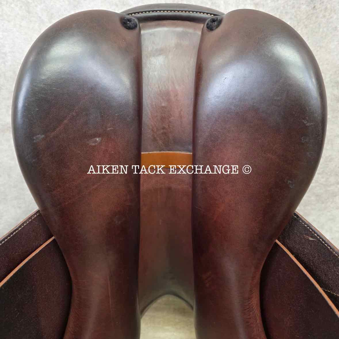 **On Trial** 2006 Prestige Red Fox Royal Close Contact Jump Saddle, 17" Seat, 33 Tree - Medium Tree, Foam Panels