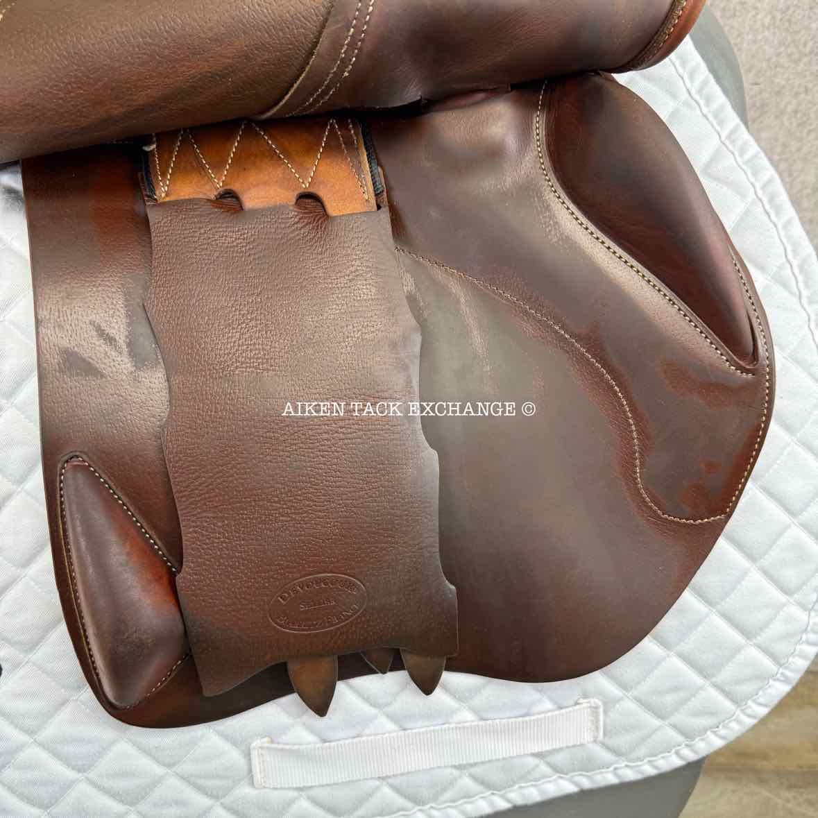2009 Devoucoux Oldara Close Contact Jump Saddle, 18" Seat, 3A Flap, Medium Wide Tree, Foam Panels