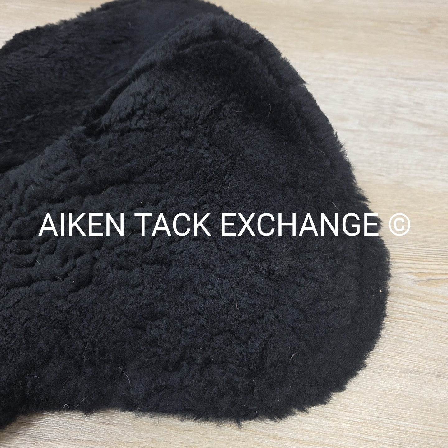 Majyk Equipe Ergonomic Shimmable Sheepskin Half Pad, With Rear Shims, Size Mediu