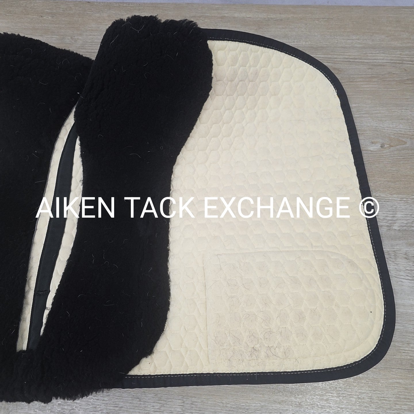 Mattes Dressage Trekking Saddle Pad with Sheepskin, Size Medium