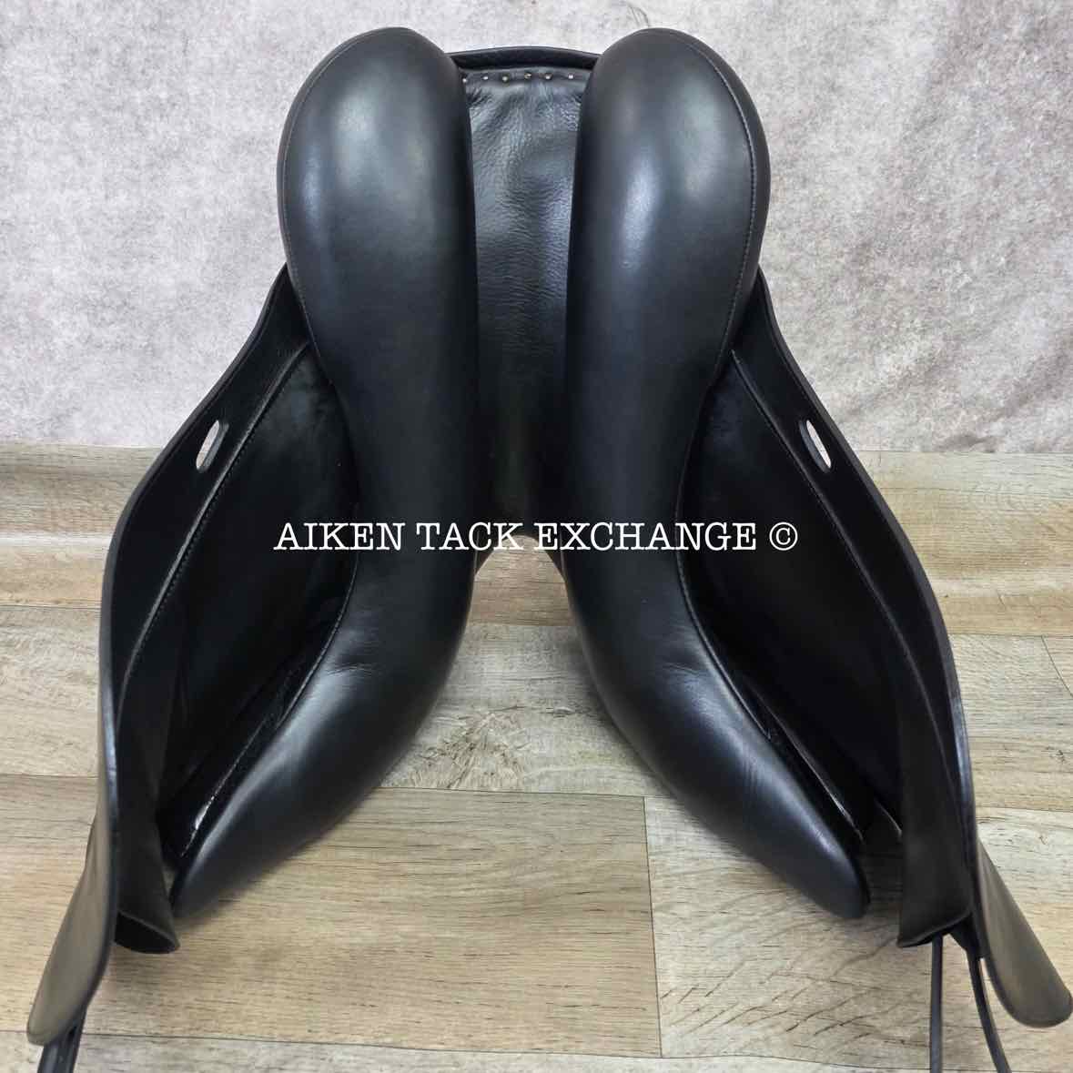 2006 DK Saddlery Freedom Monoflap Dressage Saddle, 17" Seat, M/MW Tree, Wool Flocked Panels