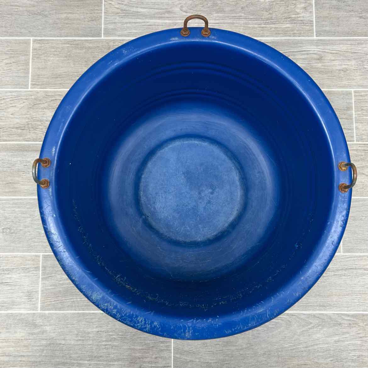 Horseman's Pride Horse Feed Tub with Feed Saver Ring, 30 QT
