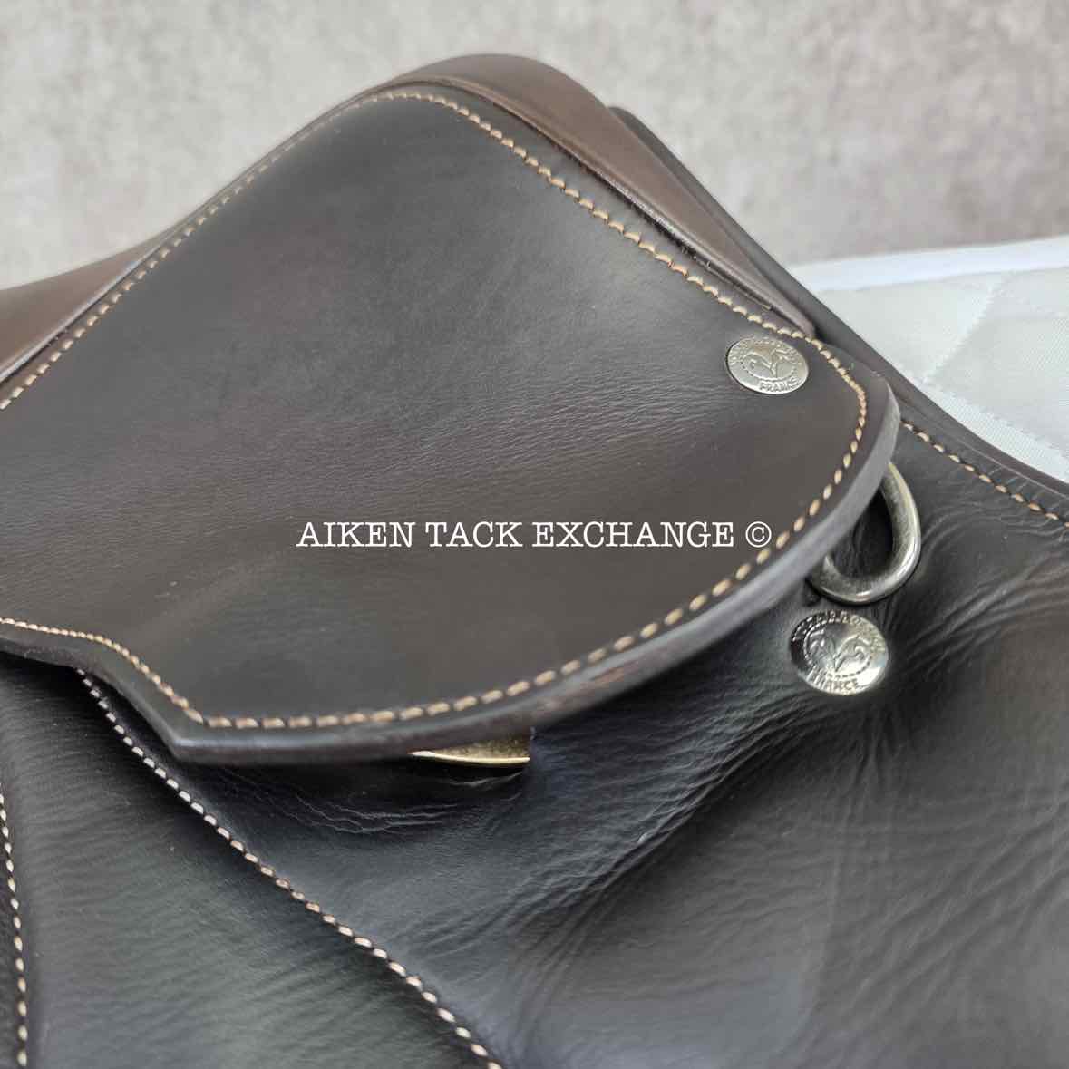 2022 Voltaire Welli Close Contact Jump Saddle, 15.5" Seat, 0A Flap, M/MW Tree, Foam FIN Panels