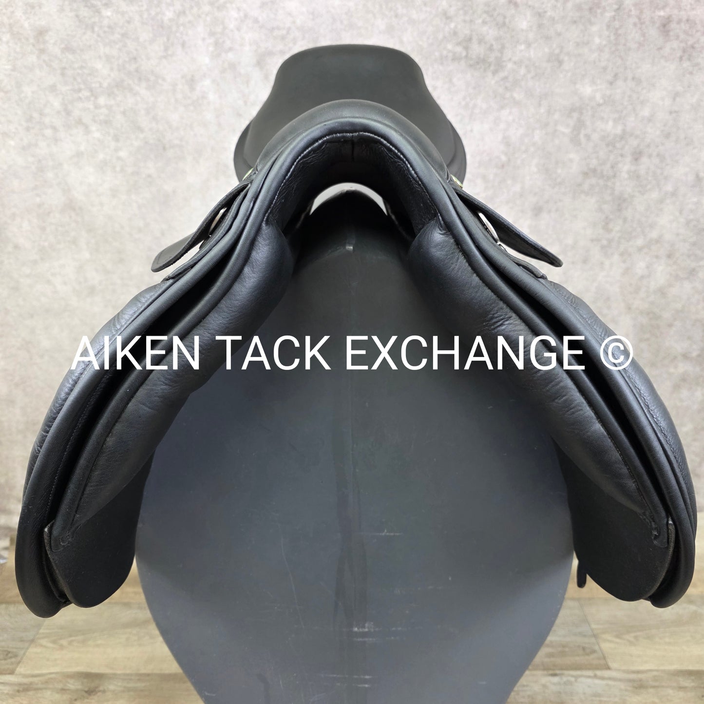 **SOLD** 2007 County Pro-Fit Close Contact Jump Saddle, 17.5" Seat, Medium Tree, Wool Flocked Panels