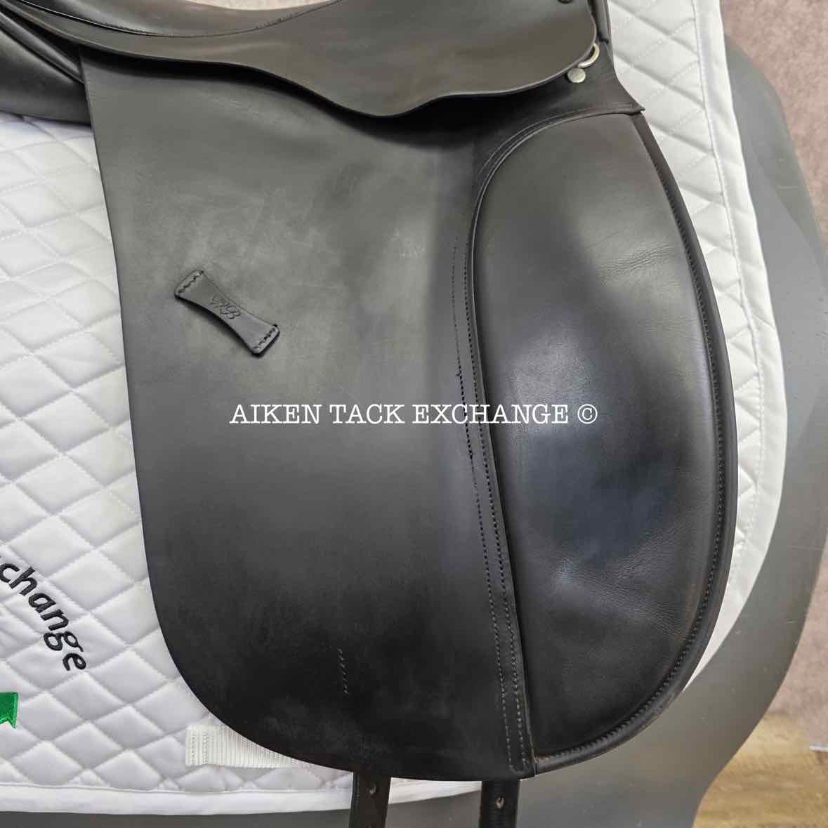 1998 County WB 2000 Dressage Saddle, 18" Seat, Medium Tree, Wool Flocked Panels