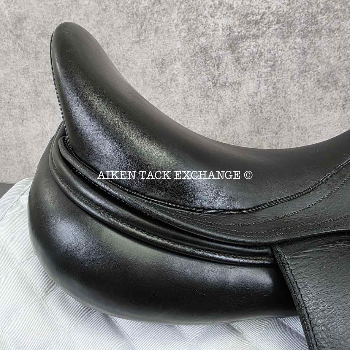 2009 Amerigo Pinerolo Classic Dressage Saddle, 17" Seat, M/MN Tree, Wool Flocked Panels