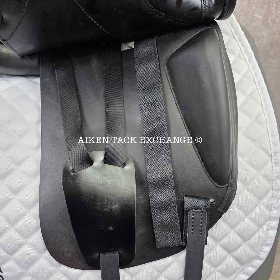 2015 Amerigo Pinerolo Classic Dressage Saddle, 17" Seat, MW/W Tree, Wool Flocked Panels