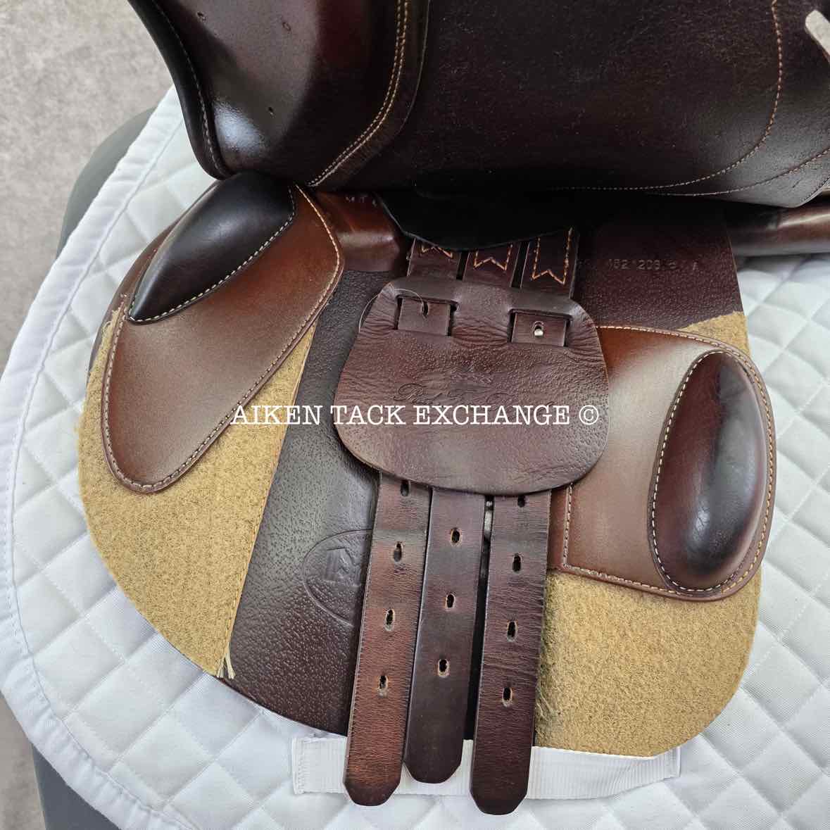 **On Trial** 2006 Prestige Red Fox Royal Close Contact Jump Saddle, 17" Seat, 33 Tree - Medium Tree, Foam Panels