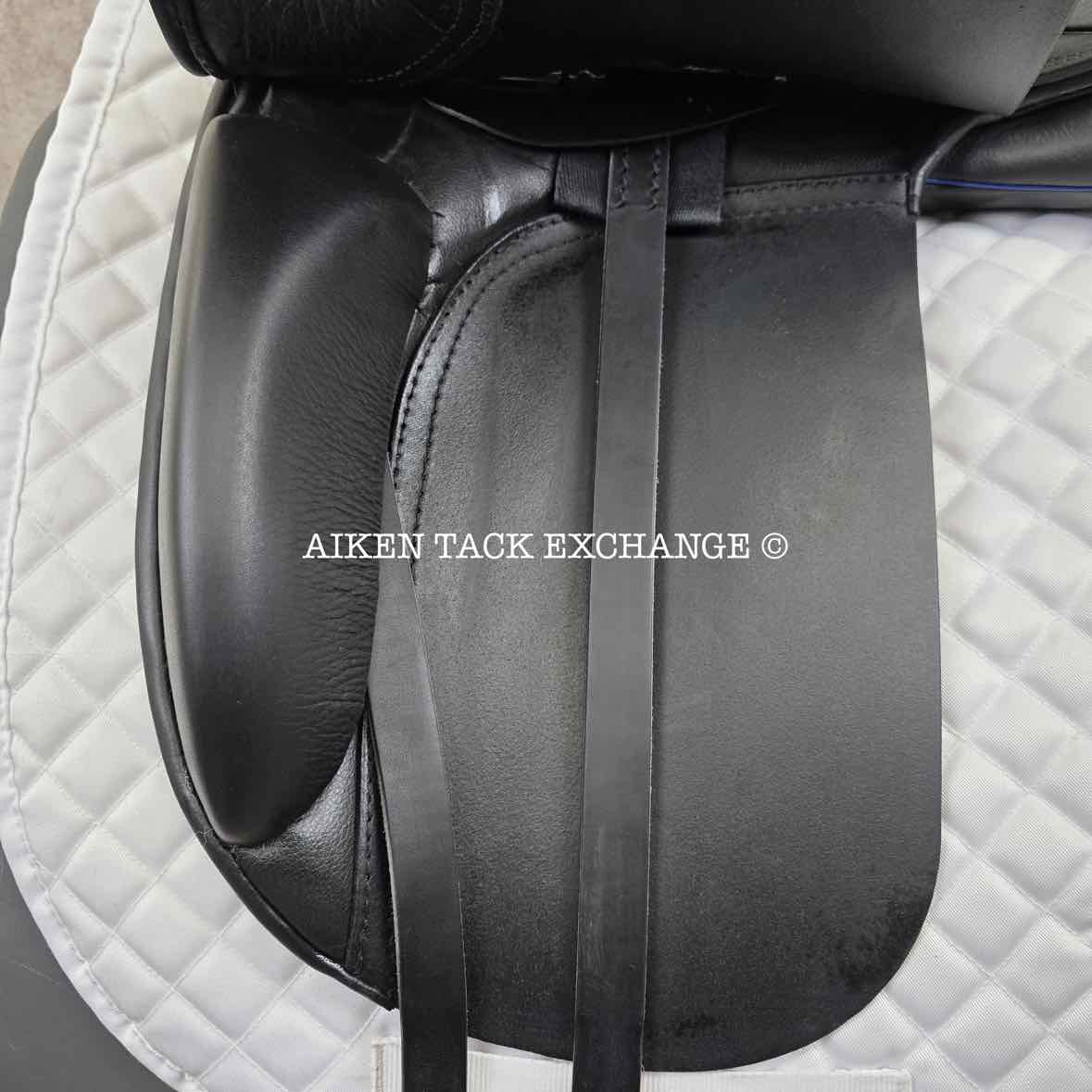 **SOLD** 2022 Passier BluStyle Dressage Saddle, 17.5" Seat, Medium Wide Tree, Wool Flocked Panels