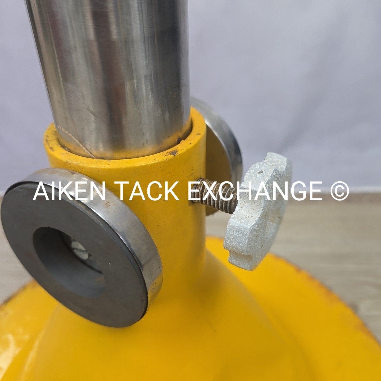 Adjustable Hoof Stand
