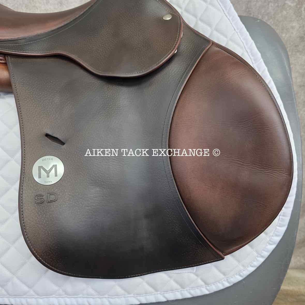 2015 Meyer Act 1 Close Contact Jump Saddle, 17.5" Seat, Medium Tree, Foam Panels