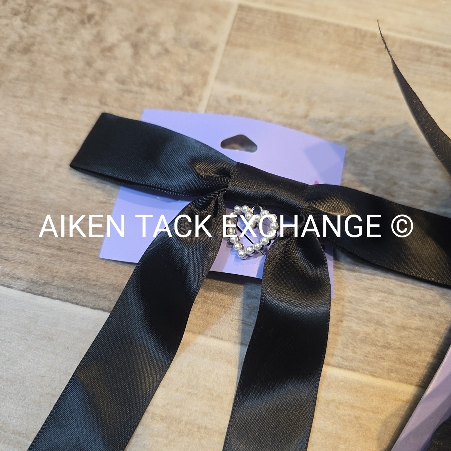 Claire's Hair Bundle - 1 Scrunchie, 4 Hair Clips