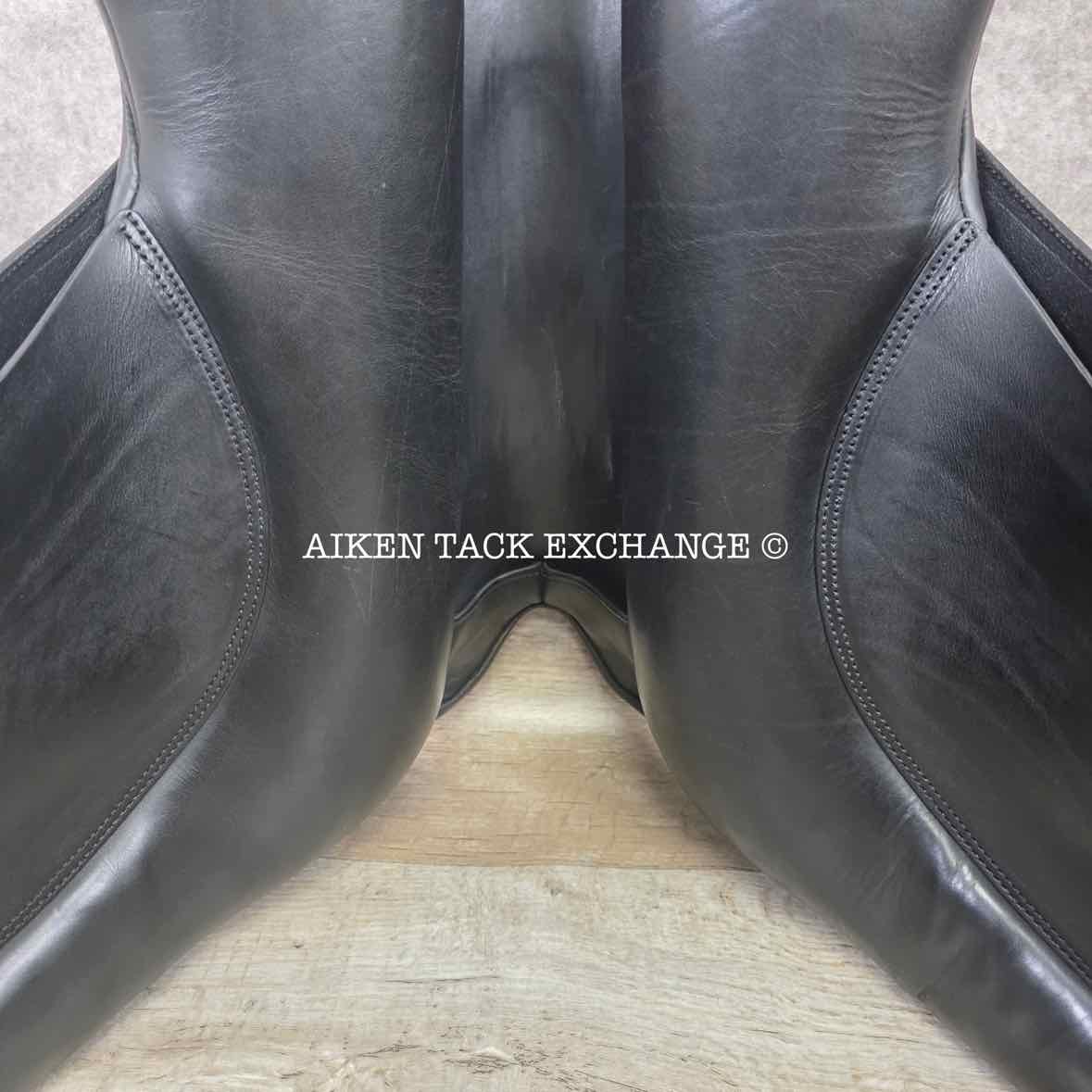 2004 Bates Caprilli Dressage Saddle, 18" Seat, Adjustable Tree - Changeable Gullet, Wool Flocked Panels