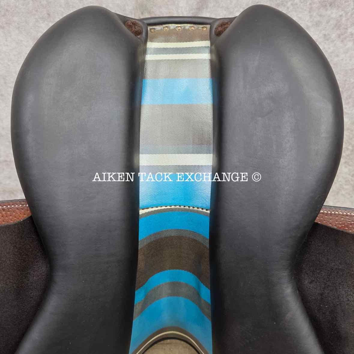 2022 Voltaire Welli Close Contact Jump Saddle, 15.5" Seat, 0A Flap, M/MW Tree, Foam FIN Panels