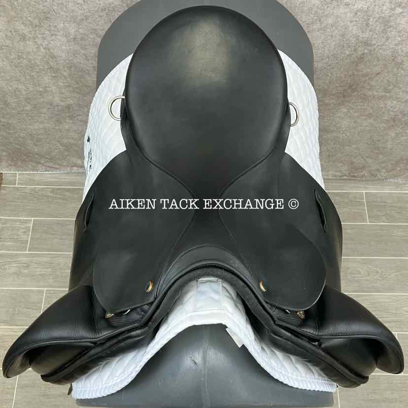 **SOLD** Stubben Endurance Dressage Saddle, 17.5" Seat, Short Flap, 31cm Tree - Medium Wide, Wool Flocked Panels